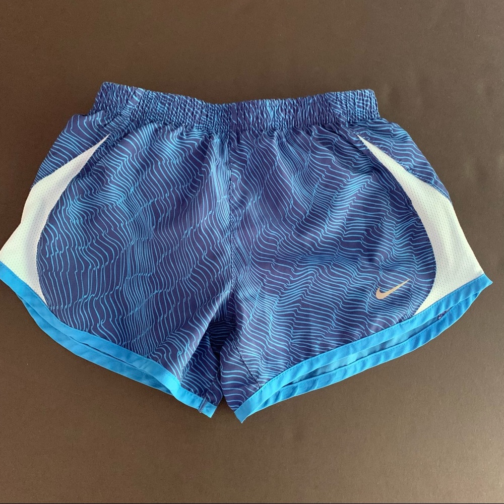 (21) girls active Nike shorts size S